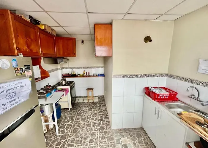 Hostal House *