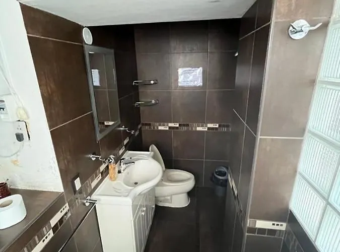 Hostal House