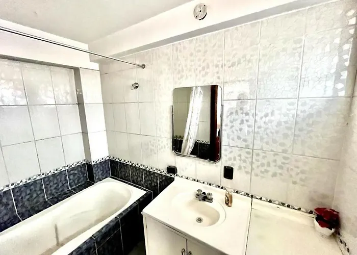 Hostal House *