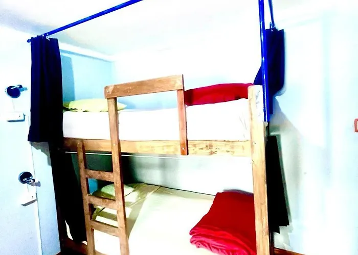 Hostal House *