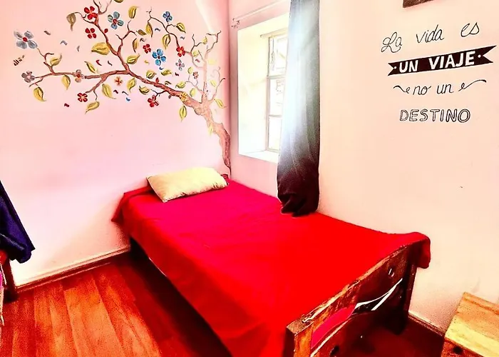 Hostal House *
